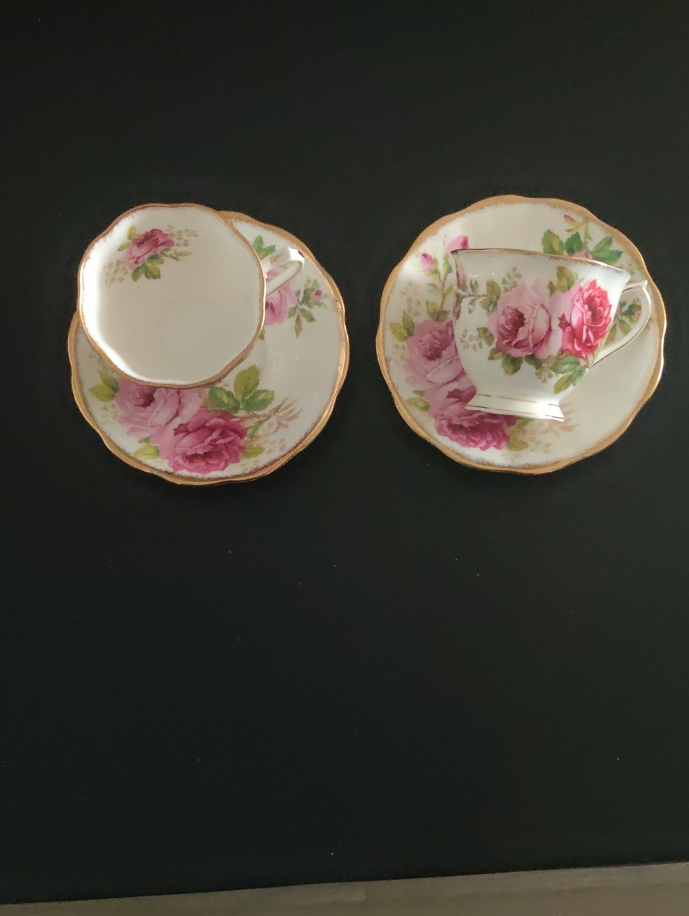 Vtg Royal Albert American Beauty Crown China England Footed 2Teacups & Saucers